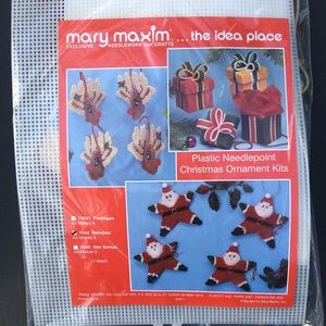 Mary Maxim Plastic Canvas Reindeer Ornament Kit Christmas Holiday Crafts 7042